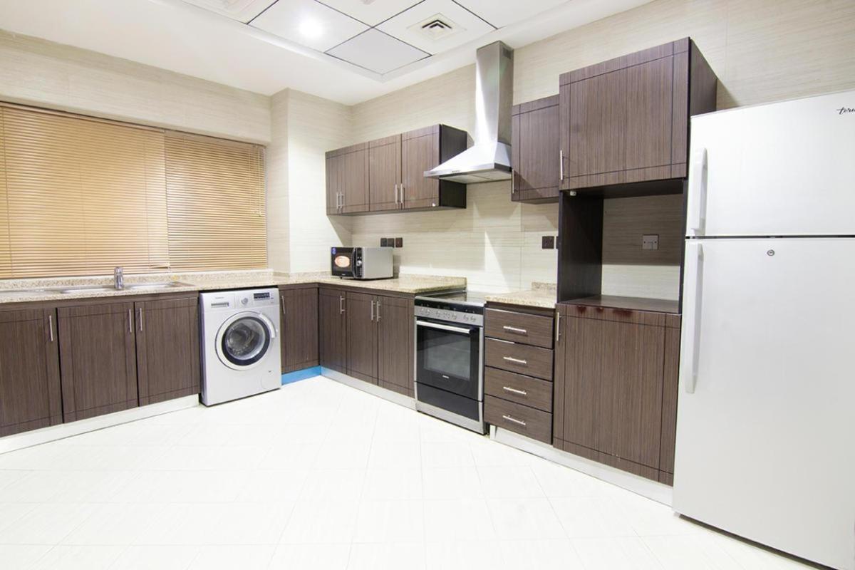Better Living Apartment Дубай Екстериор снимка